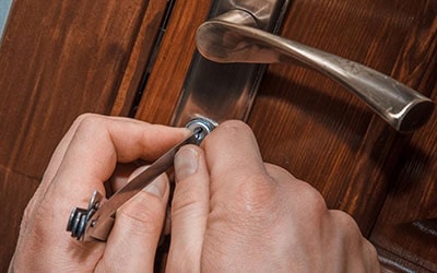 Замок на внутренней двери.