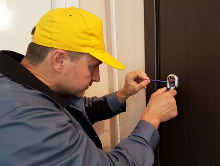 Аварийная служба вскрытия замков <br> в Санкт-Петербурге